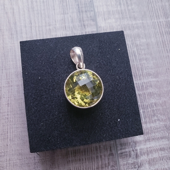 Vintage Sterling Silver Green Peridot Pendant - Picture 6 of 10